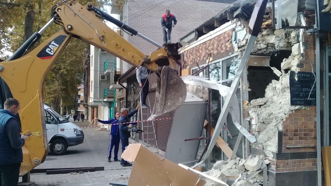 В центре Анапы идёт снос самостроев